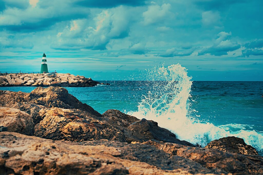 Spectacular view of the Tel Aviv Sea: bluish and vibrant sky over the magnificent waves of the harbor, impressive splashes of water, the perfect place for relaxation and inspiration in nature.